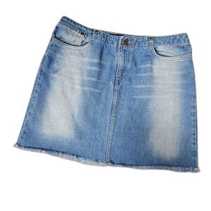 EXPRESS Vintage Cut-Off Mini Skirt Whiskered Sandblasted denim Size 5/6